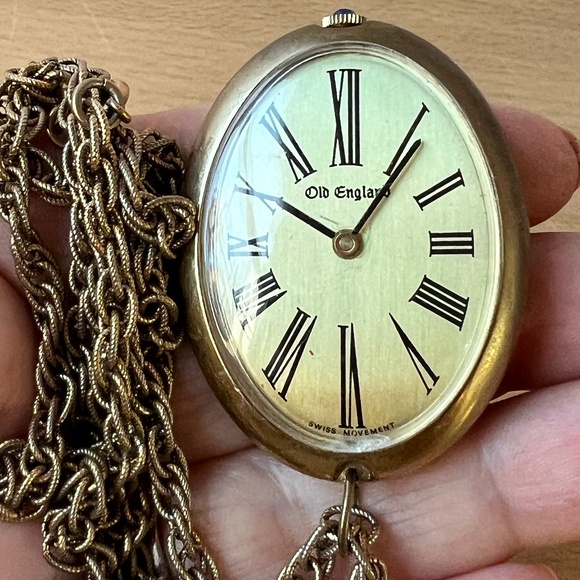 VINTAGE OLD ENGLAND OVERSIZED OVAL MECHANICAL WATCH PENDANT ON LONG ORNATE CHAIN
